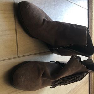 Steve Madden suede light brown ankle boots.